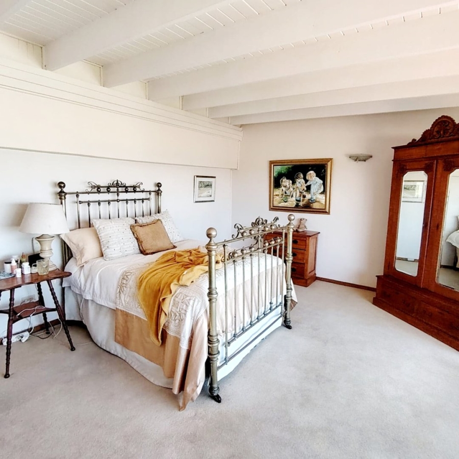 5 Bedroom Property for Sale in Beacon Bay Eastern Cape